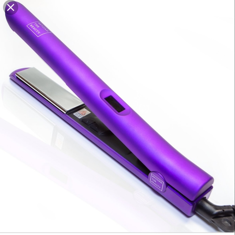 She by beyond the beauty flat iron